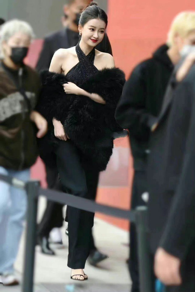 六位女星同穿黑色礼裙现身活动!刘雯赢麻了,周也最让人惊喜休闲区蓝鸢梦想 - Www.slyday.coM 六位女星同穿黑色礼裙现身活动!刘雯赢麻了,周也最让人惊喜休闲区蓝鸢梦想 - Www.slyday.coM