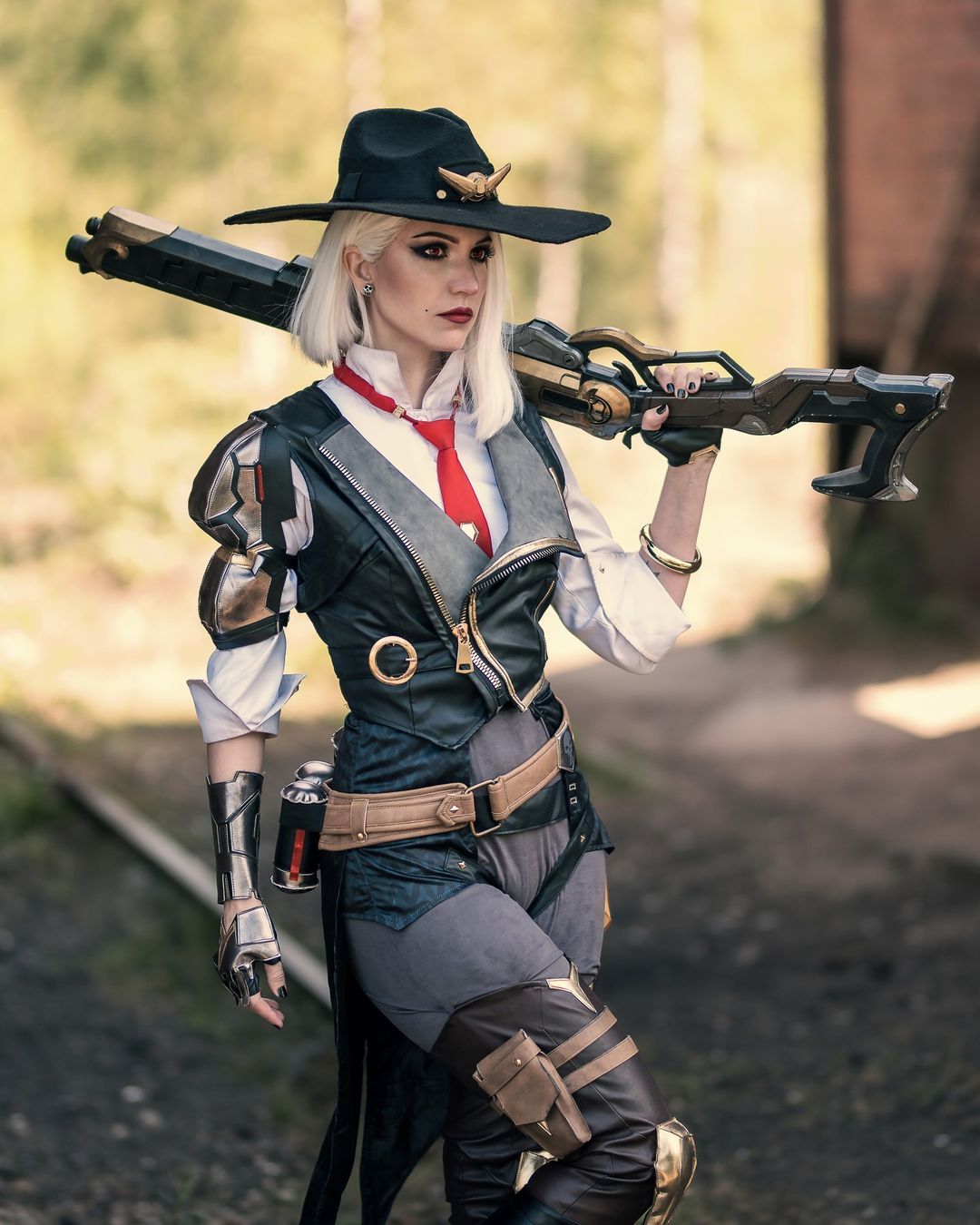 艾什cosplay by：denzhy__财经头条