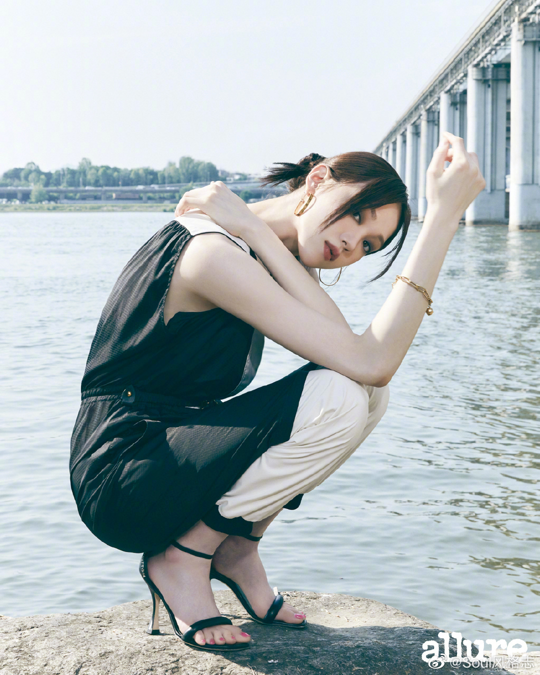 李晟京xallurekorea六月刊怼脸烟熏妆时尚氛围满分