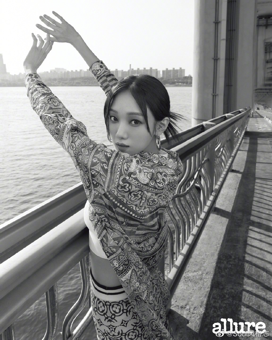 李晟京xallurekorea六月刊怼脸烟熏妆时尚氛围满分