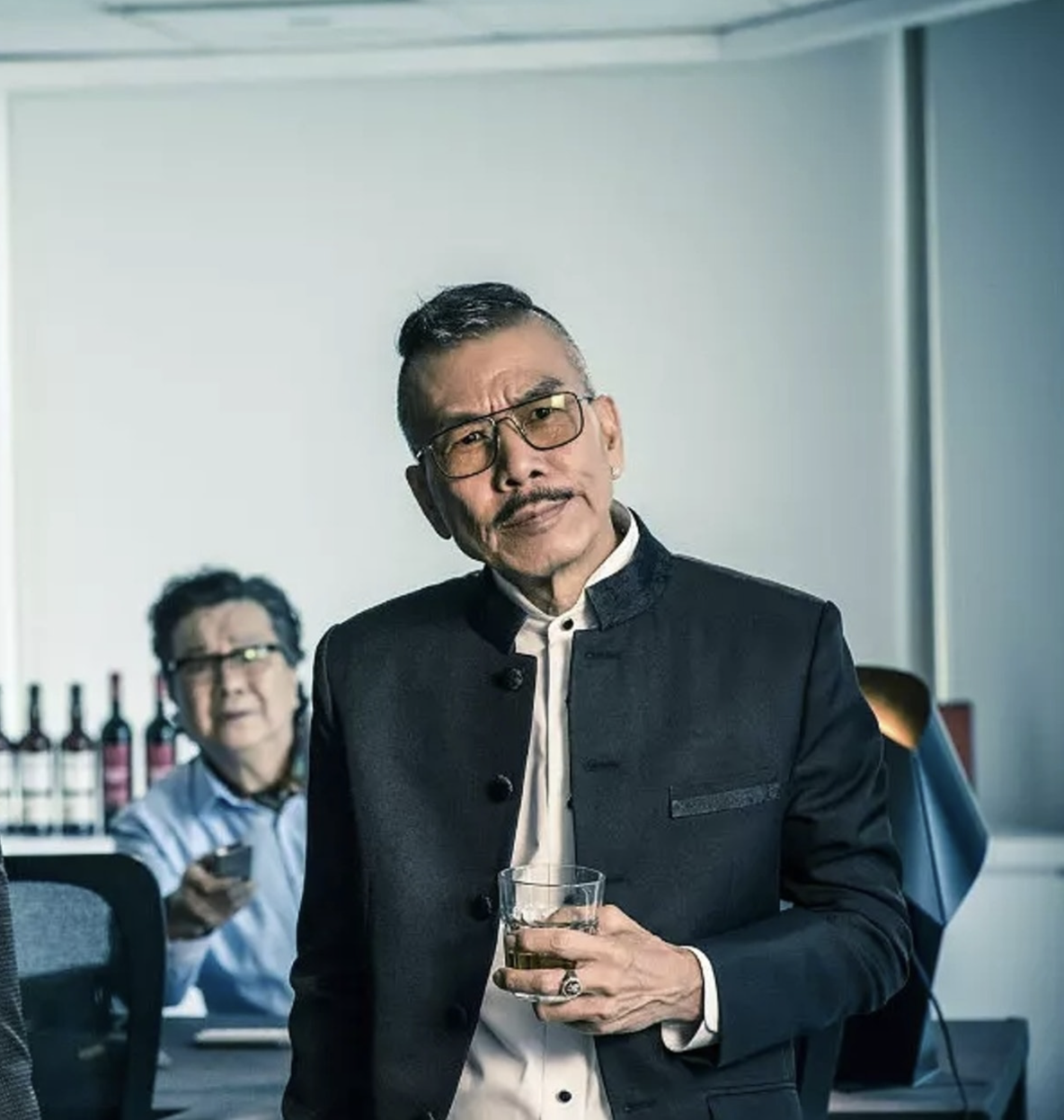 张雷是香港知名的特技演员,因为父亲是洪拳师傅的关系,从小就开始习武