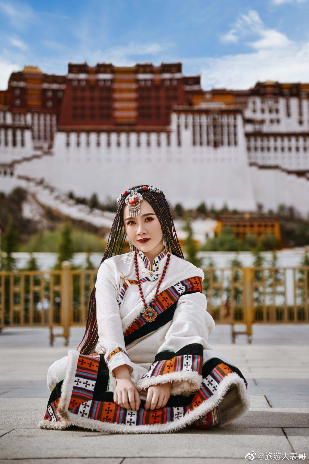 到西藏拉萨,一定要到大昭寺或者布达拉宫拍一组照片,藏域风情的美