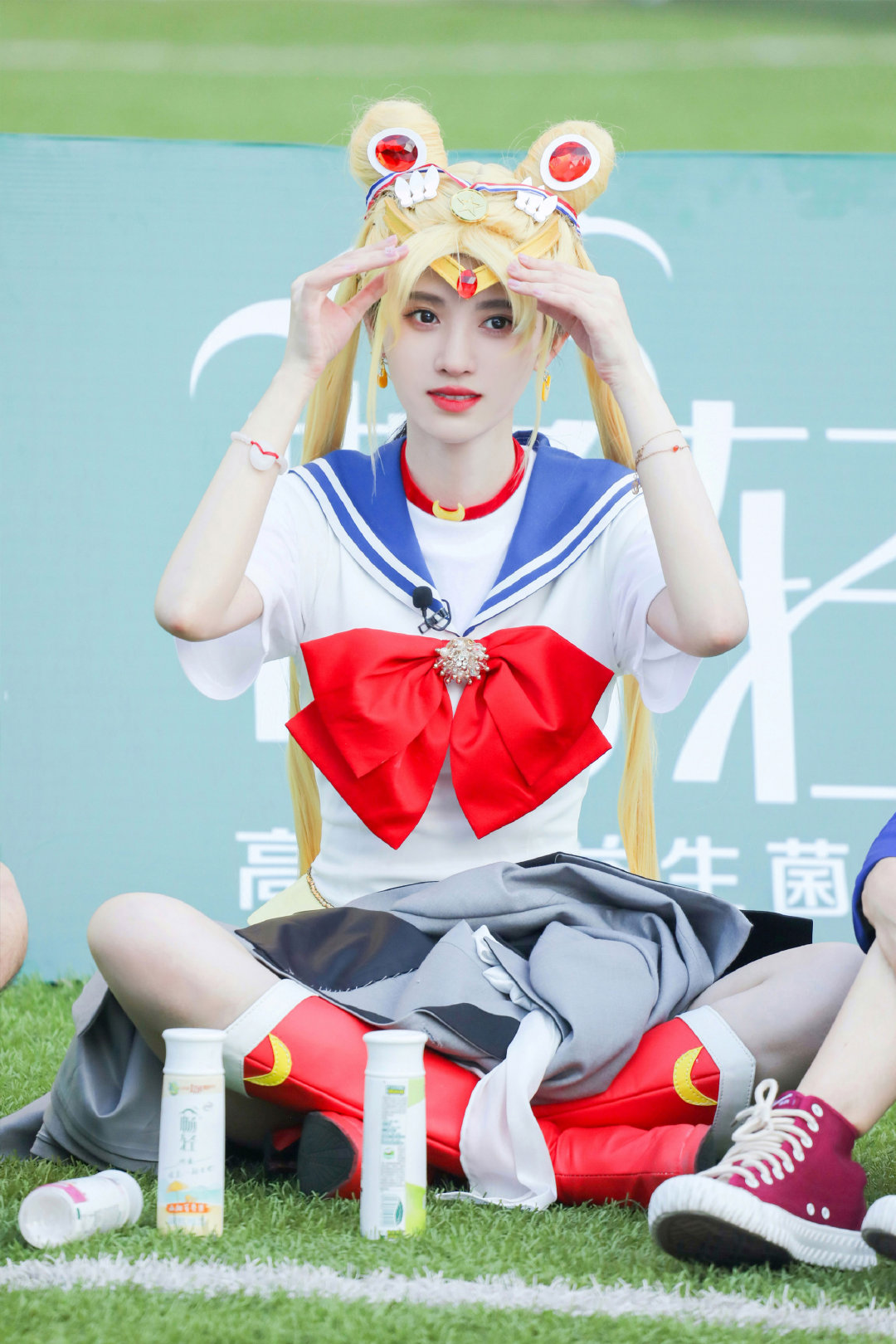 四千年美女鞠婧祎在青春环游记中cos了水兵月造型 唇红齿白