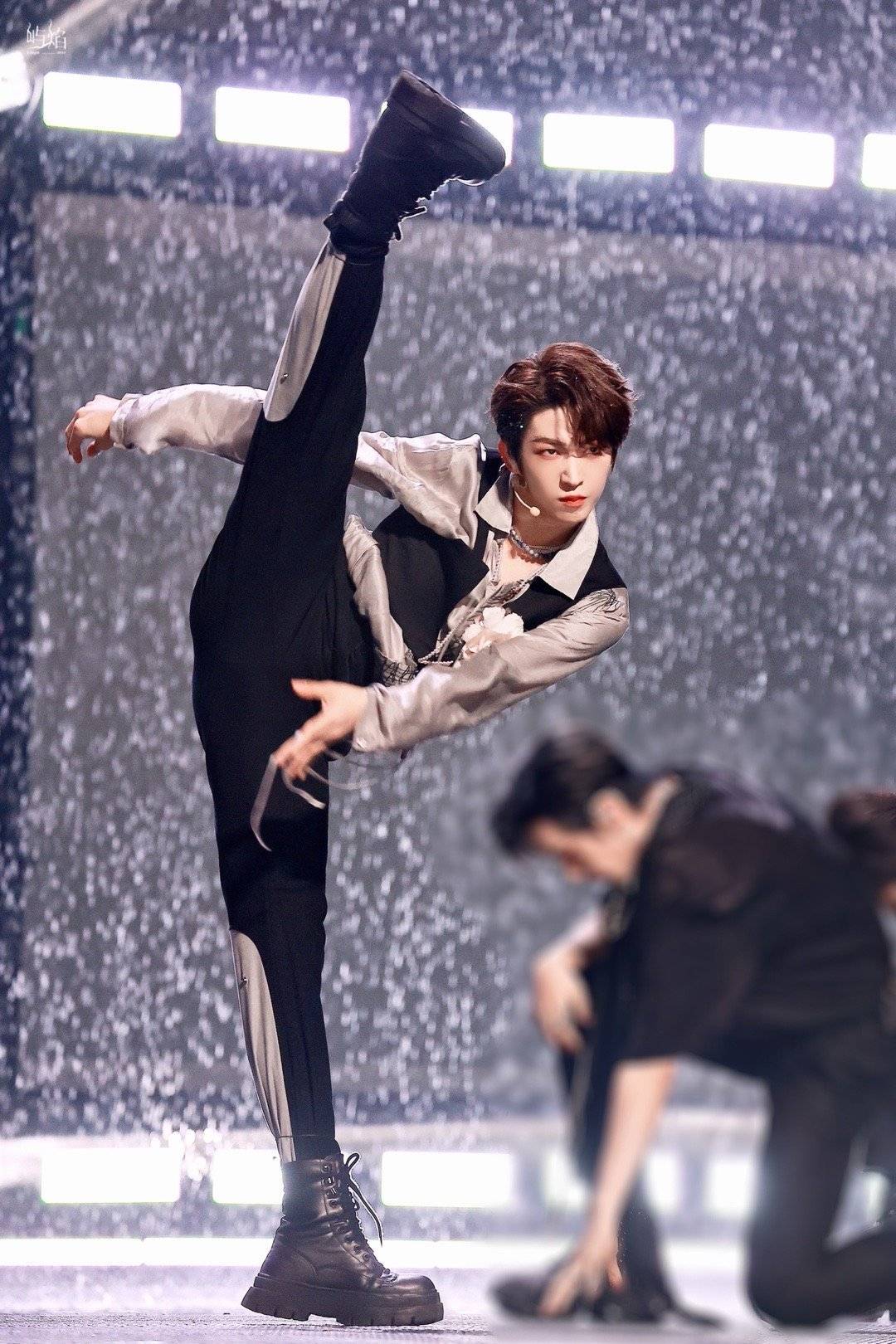 刘宇各种一字马都好牛90|刘宇|一字马|牛_新浪新闻