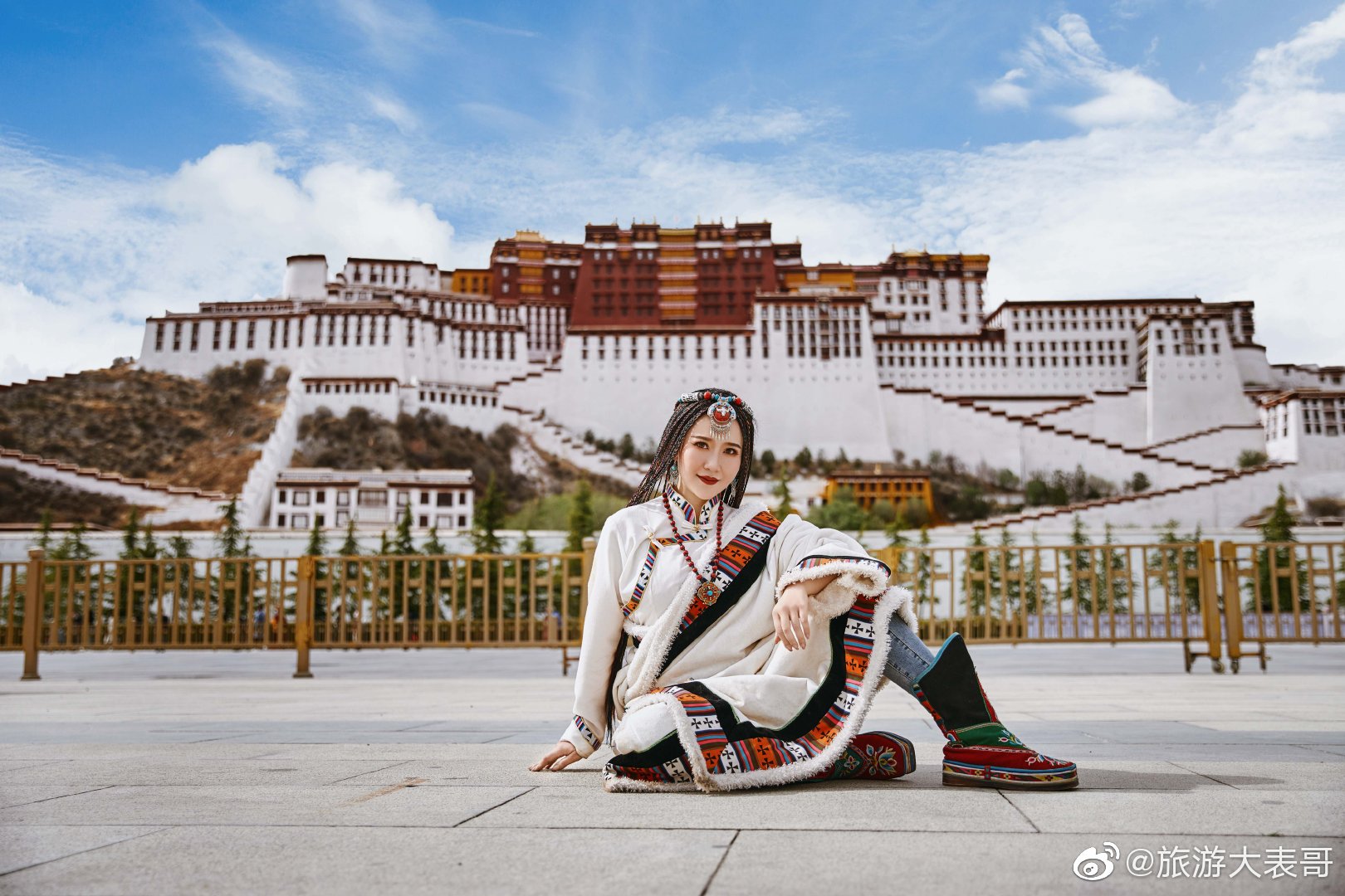 到西藏拉萨,一定要到大昭寺或者布达拉宫拍一组照片,藏域风情的美
