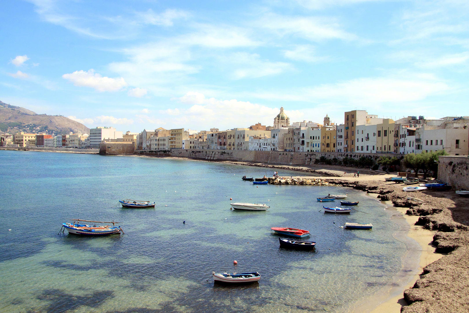 特拉帕尼是位于意大利南部西西里岛特拉帕尼省的一个城市