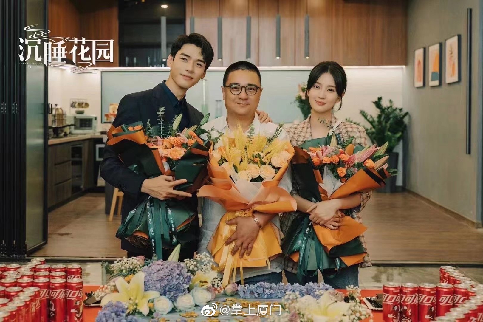 恭喜龚俊乔欣《沉睡花园》厦门杀青啦!
