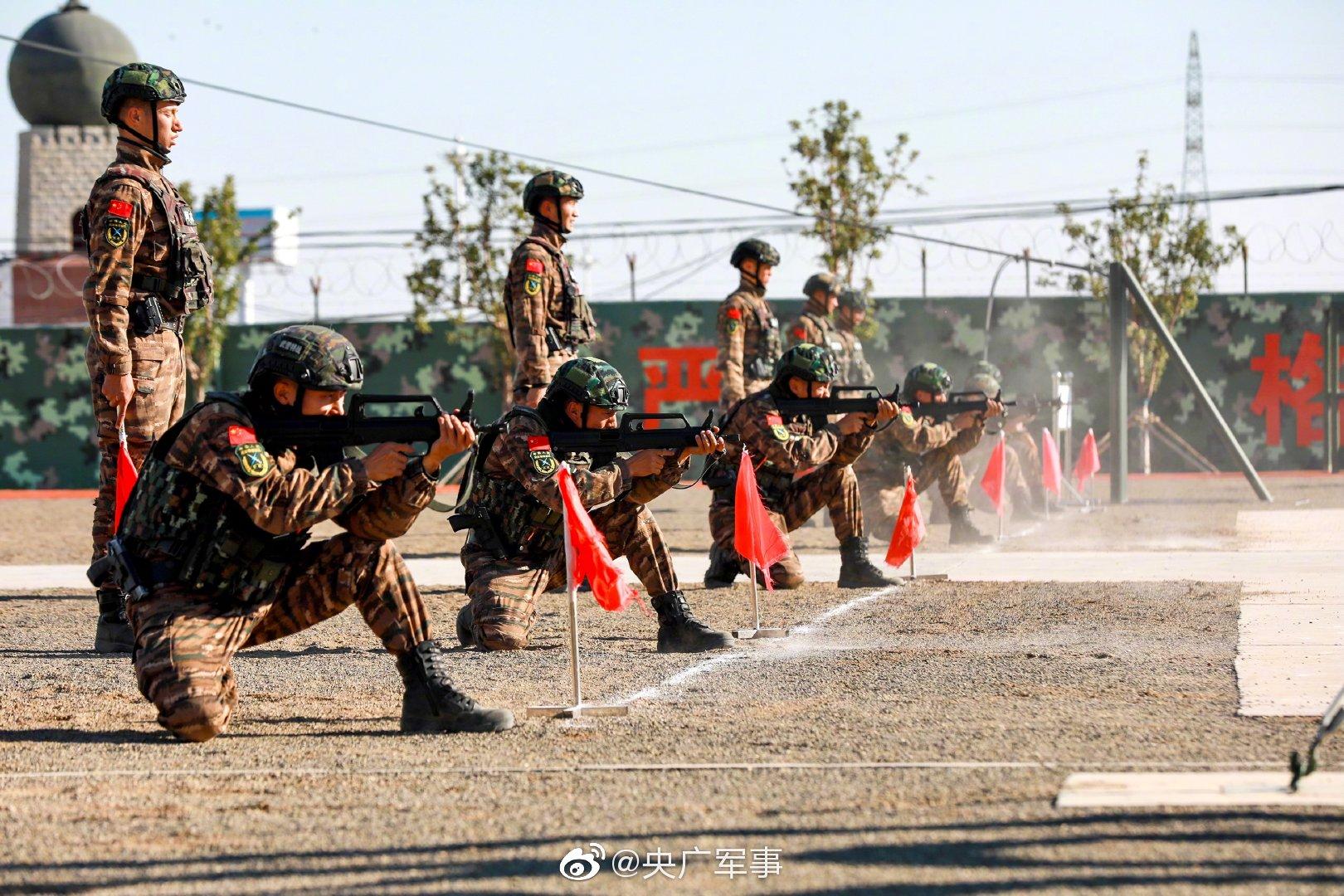 高清组图!武警官兵轻武器实弹射击训练掠影|新疆|射击|轻武器_新浪新闻
