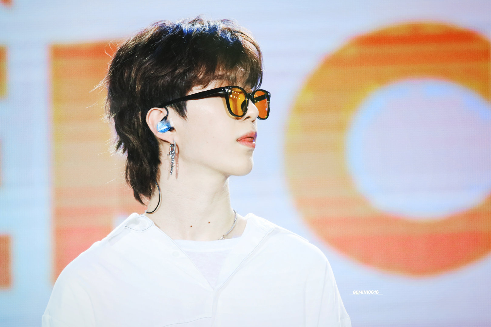 范丞丞真的好适合狼尾发型呀,舞台妆真的好帅!