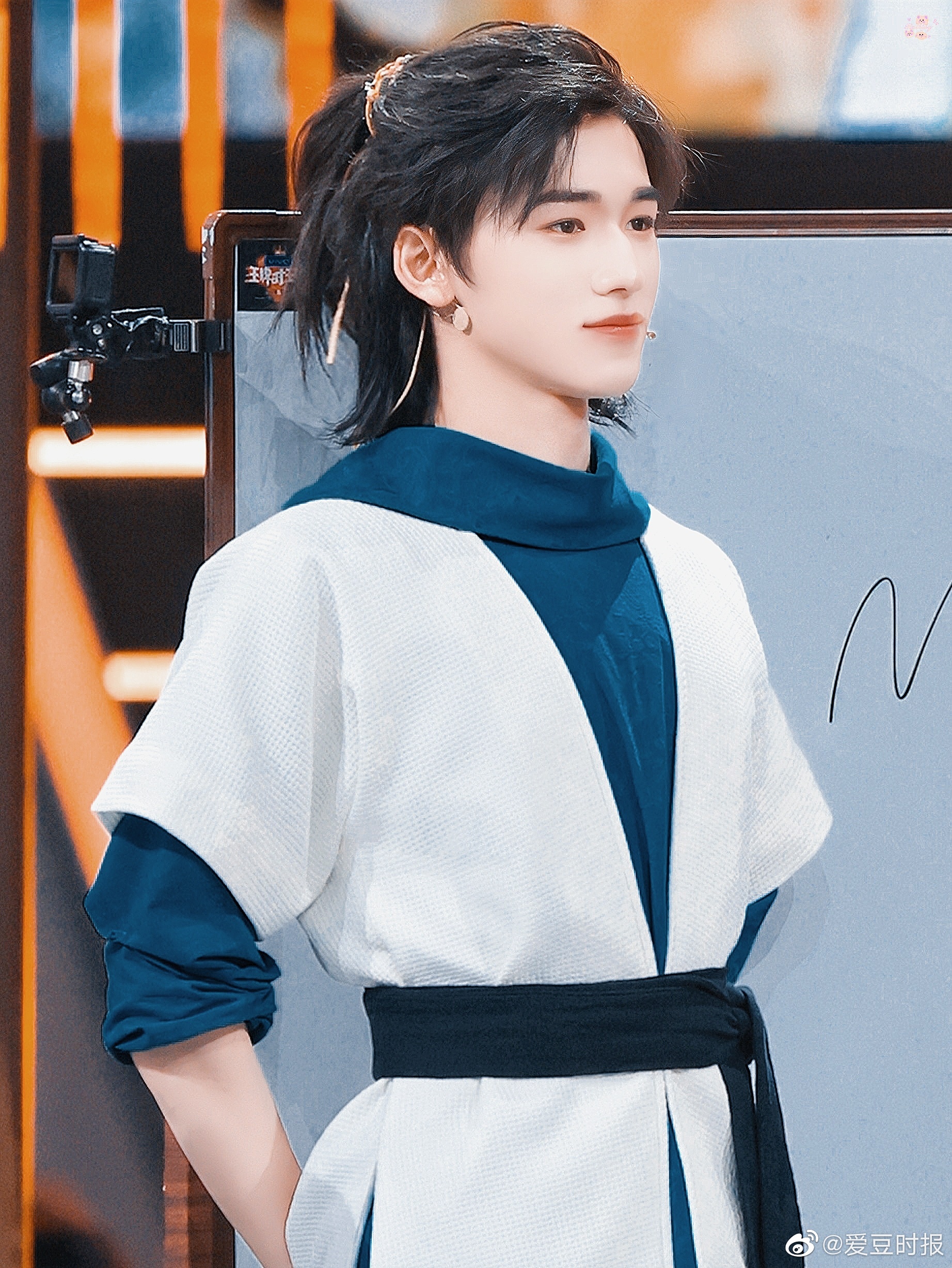 宋亚轩王牌对王牌武侠造型海报新鲜出炉!__财经头条