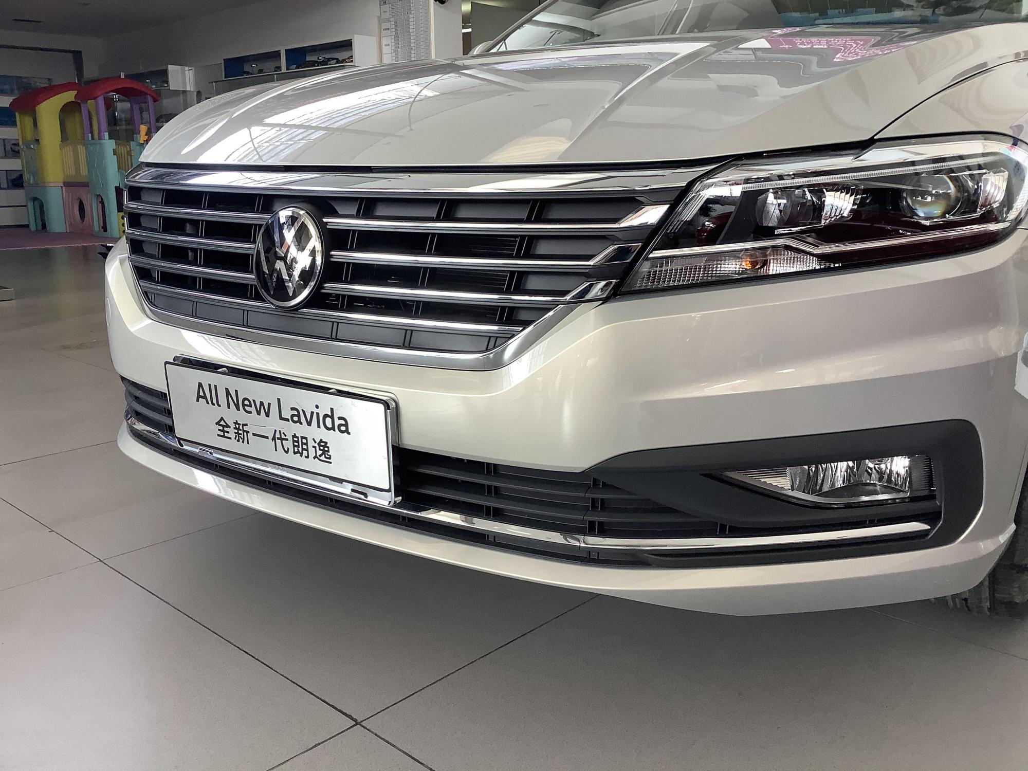 2021款大众朗逸到店,锋芒银很大气,1.4t配智慧车联系统