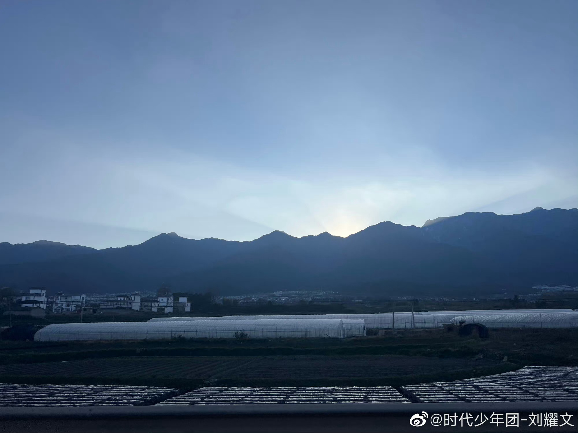 刘耀文说自己是假期风景博主,晒了一组超帅的风景照,好喜欢!