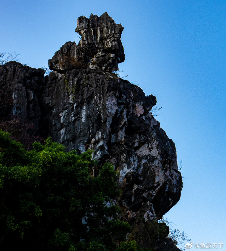 春湾石林风景区阳春旅游资源得天独厚文化古迹众多这里风光绮丽