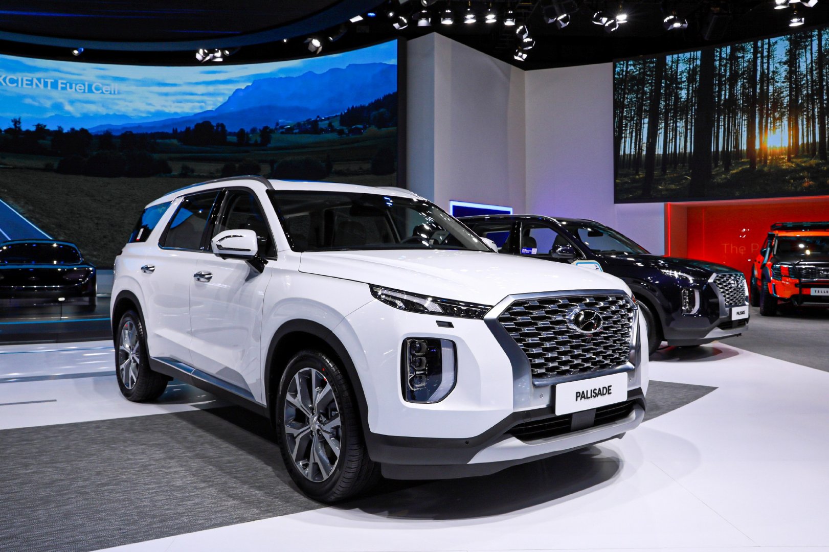 现代进口大型suv帕里斯帝亮相第三届进口博览会