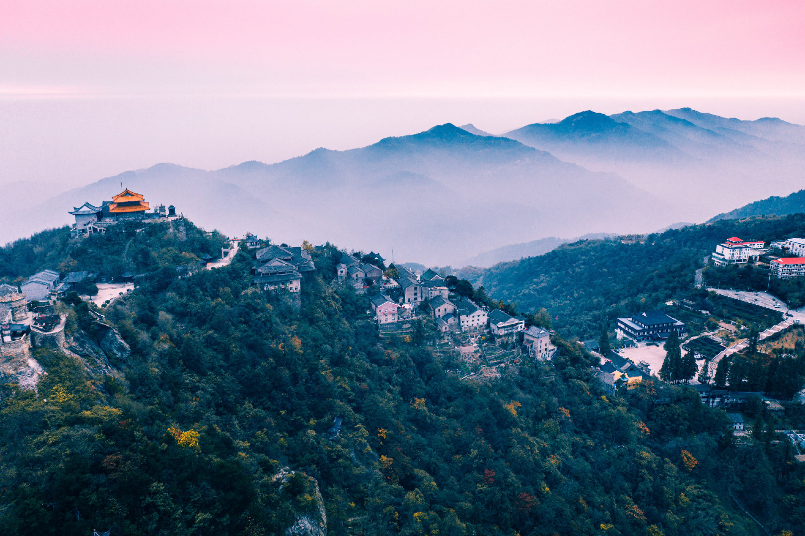 一半寡淡缥缈,一半热情如火,浓妆淡抹总相宜:秋游黄陂木兰山__财经头