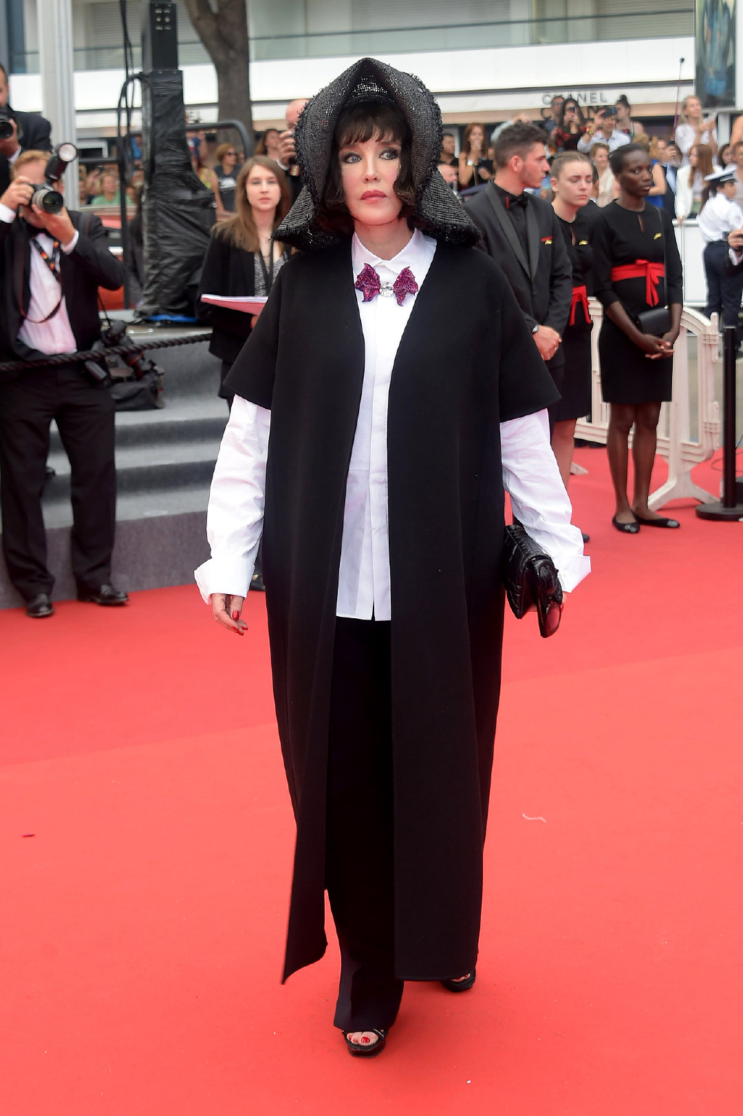 66岁戛纳影后伊莎贝尔·阿佳妮亮相本届戛纳红毯!