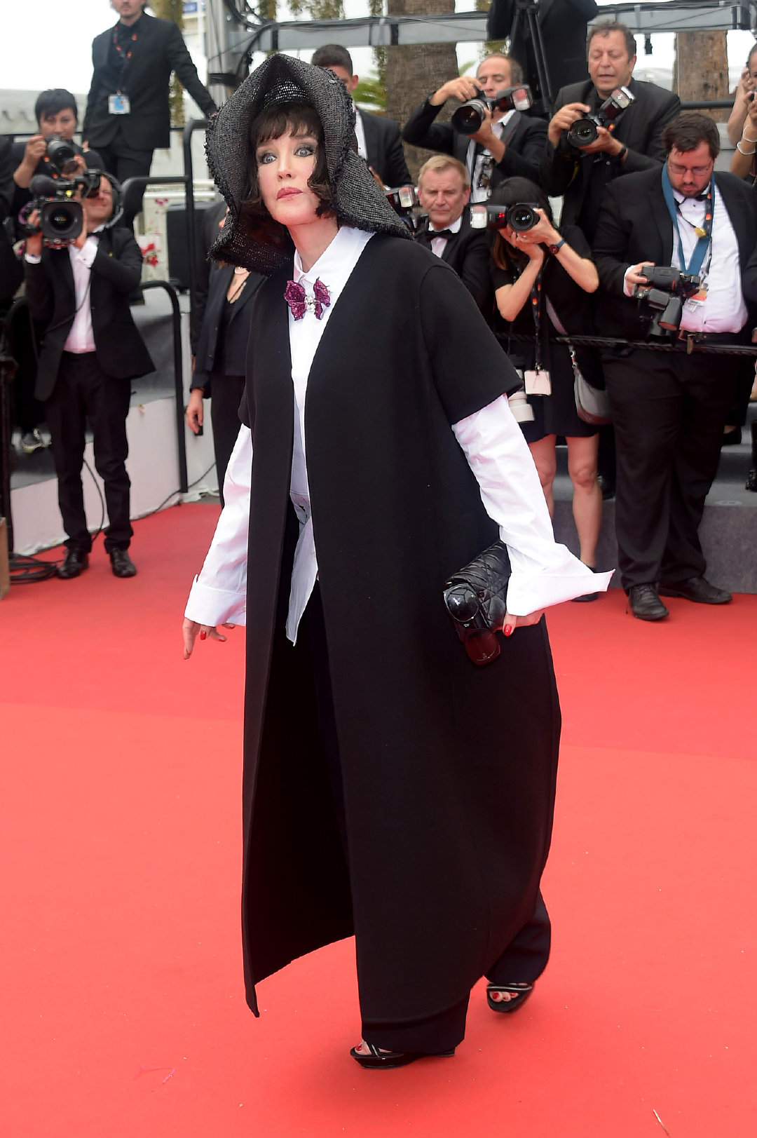 66岁戛纳影后伊莎贝尔·阿佳妮亮相本届戛纳红毯!