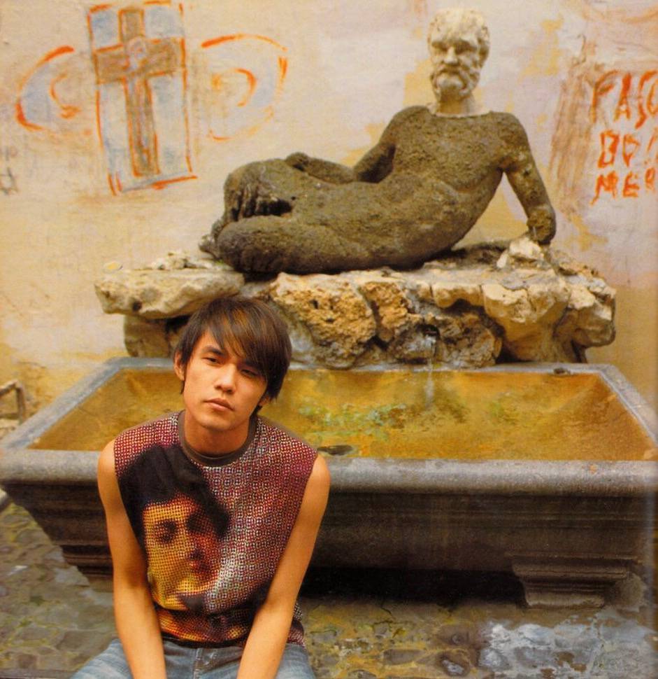 周杰伦刚出道时期的珍贵照片,每一张图都充满了回忆!收藏!