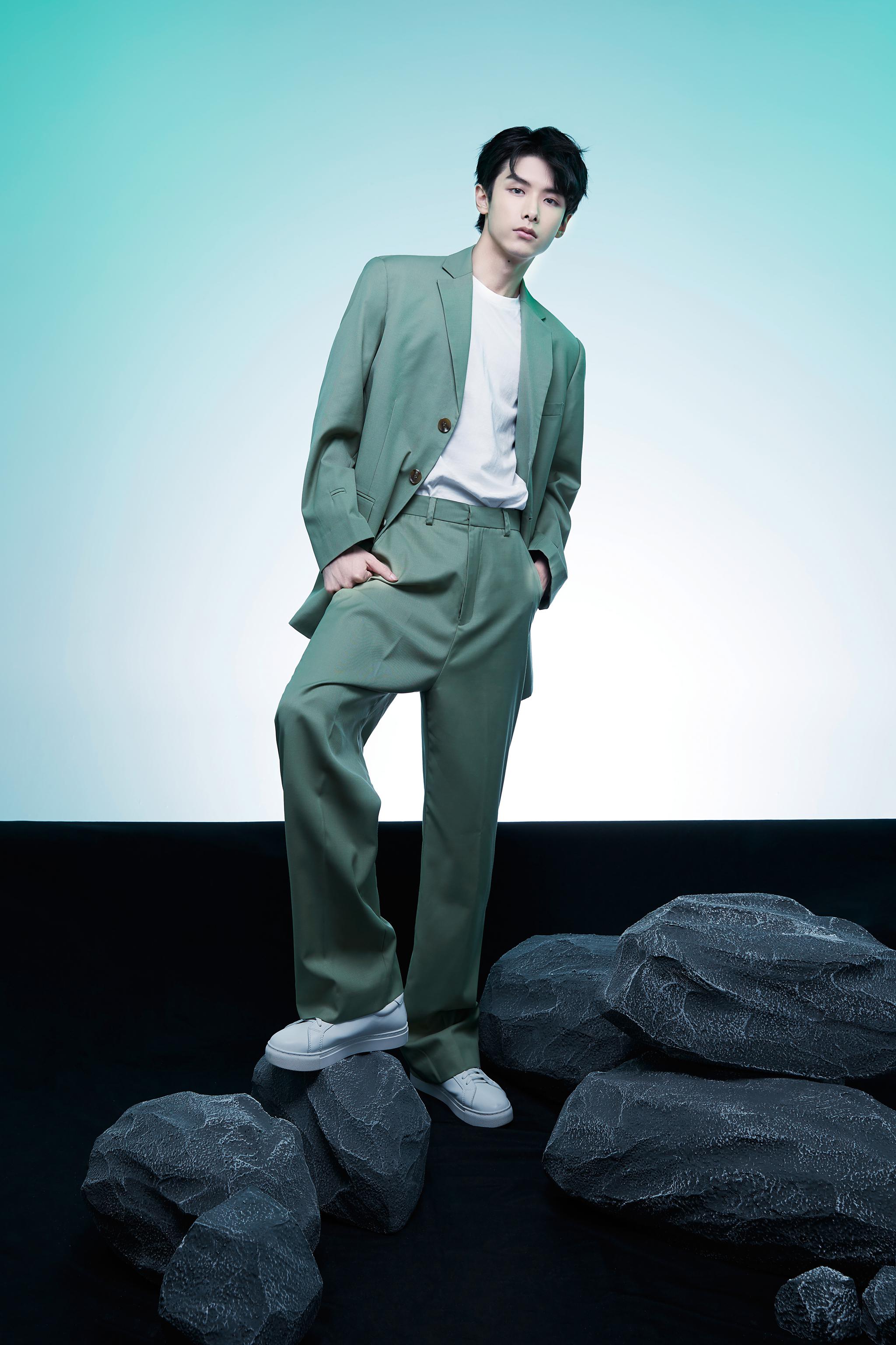 欢娱影视演员赵弈钦最新写真释出