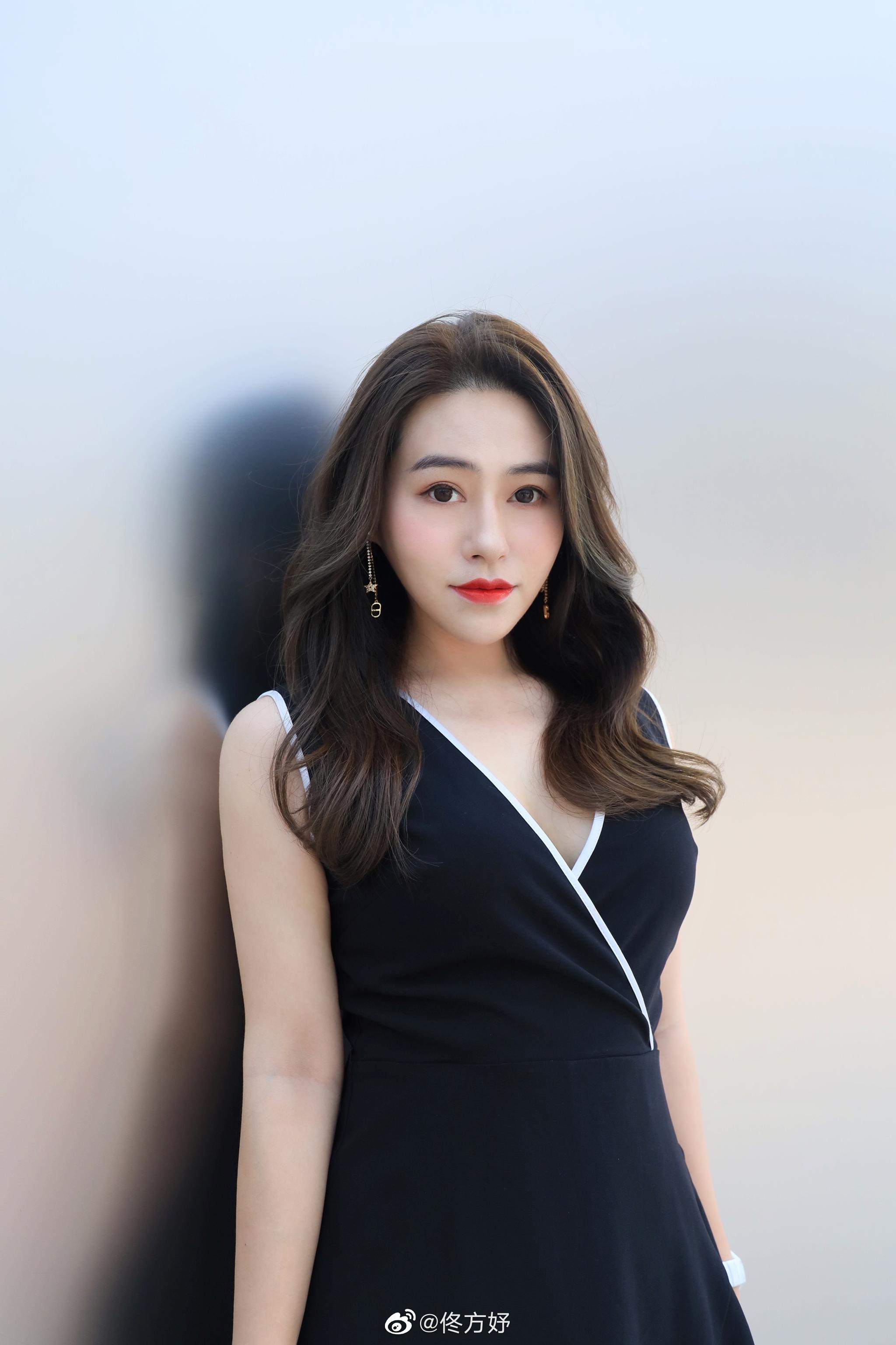 要问哪件百搭单品是每个女人衣橱中的必备?