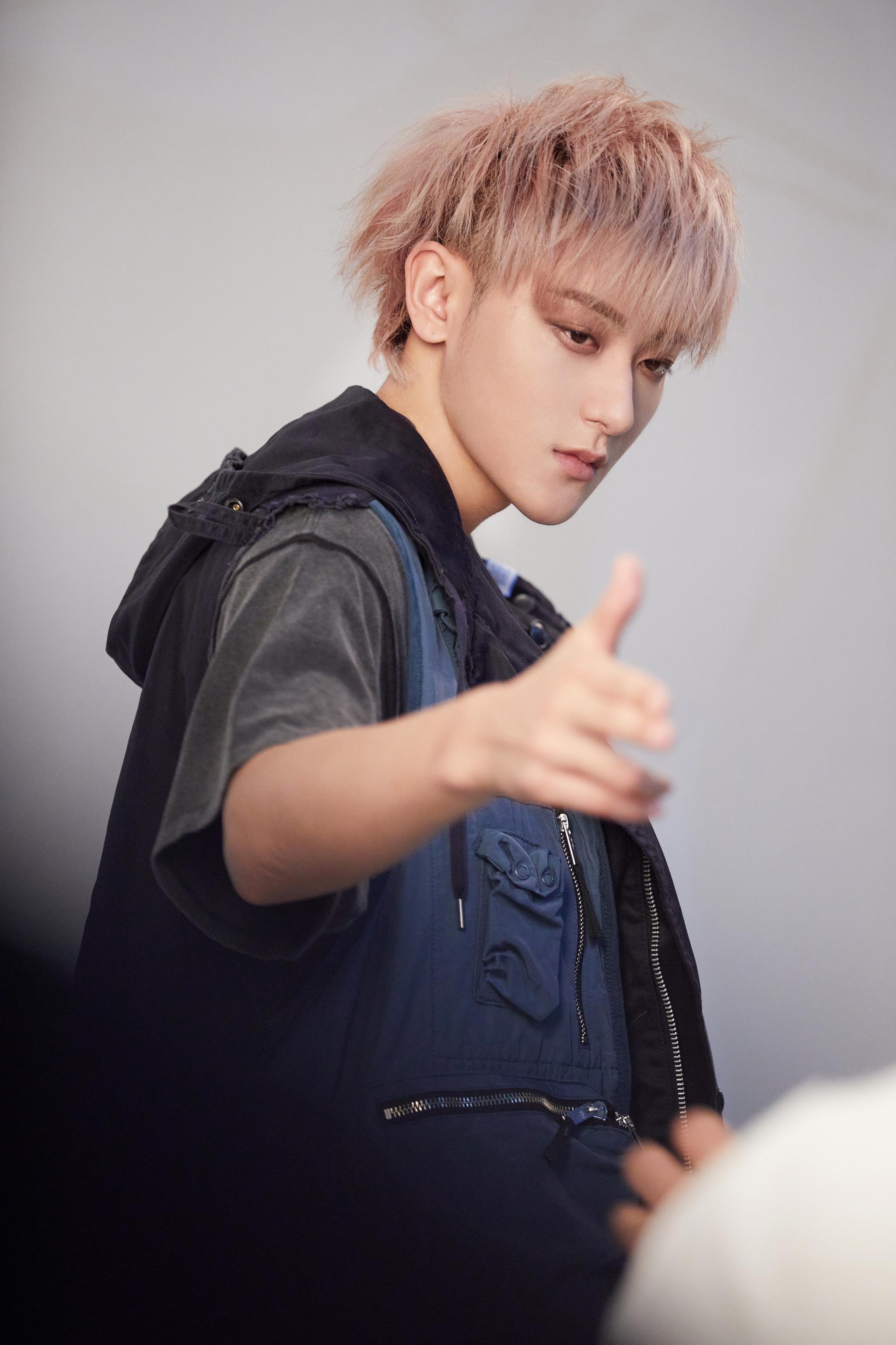 拍照手势大全,@ykybtao-黄子韬 让周一忙碌的情绪忽而放晴