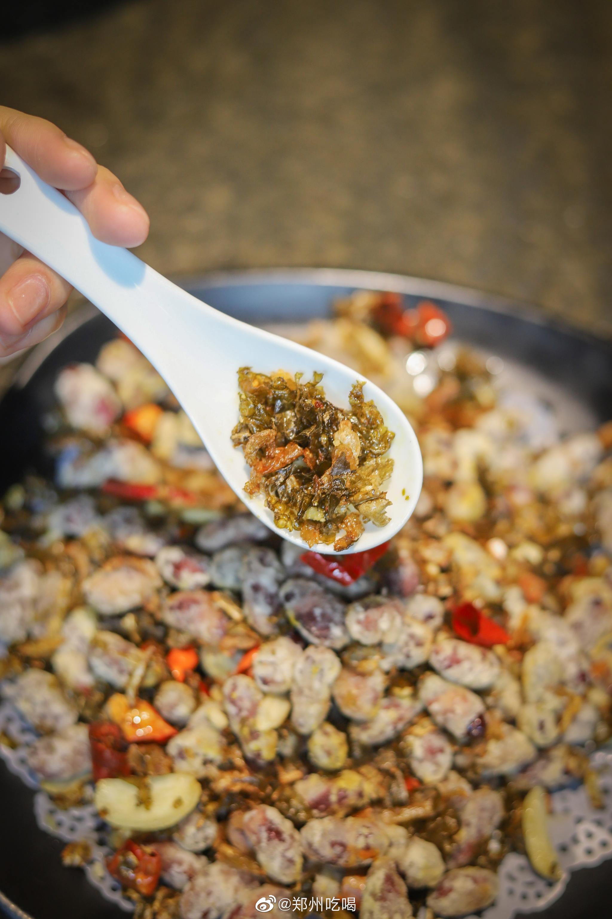 这是一家颇有情调的云南菜餐厅 一直着力于精选云南本土食材