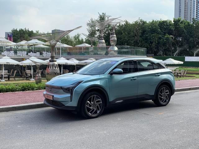 试驾哪吒U：小身材大空间，蕴藏些许躁动