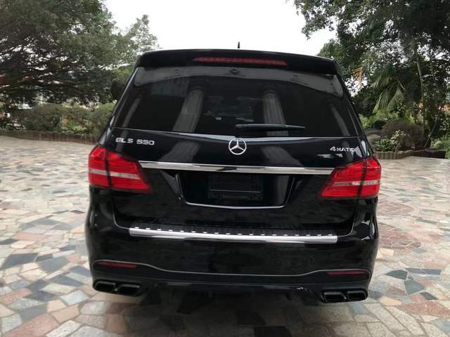 19款奔驰gls550售价50万,奢华大气,有着那股子魁梧劲儿
