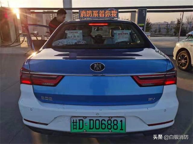 白银景泰大队宣传搭载出租车打造流动课堂