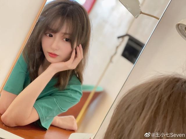 篮球主播小七对镜理云鬓绝代佳人国色天香