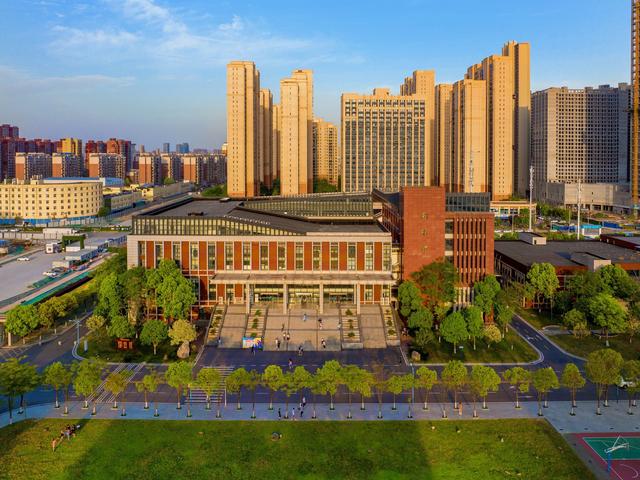 何以不负青春来武昌工学院追梦