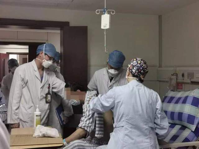 20岁女生脑袋里取出27厘米长的活虫，医生说：和生活饮食习惯有关休闲区蓝鸢梦想 - Www.slyday.coM