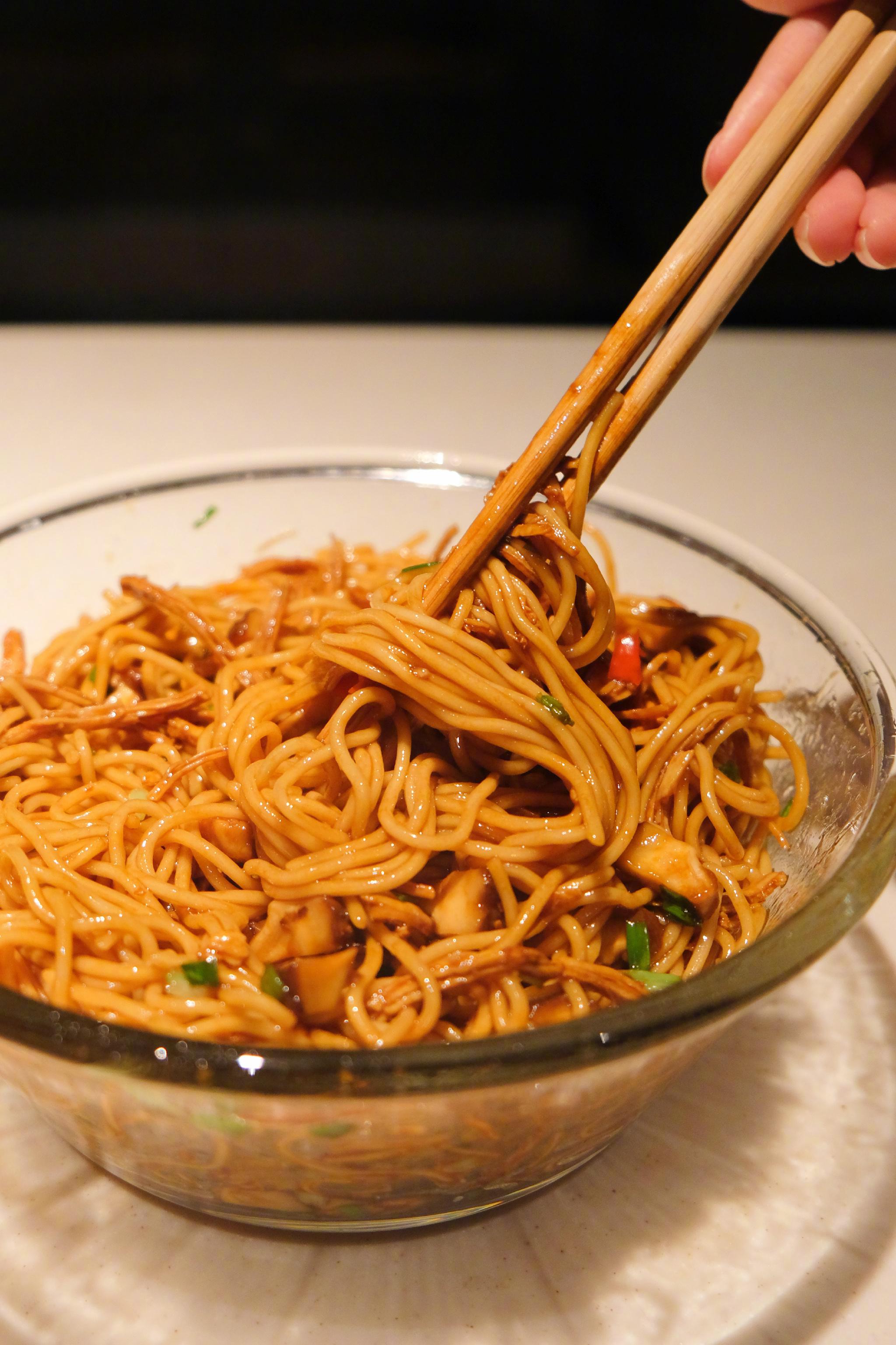 葱油鸡丝拌面