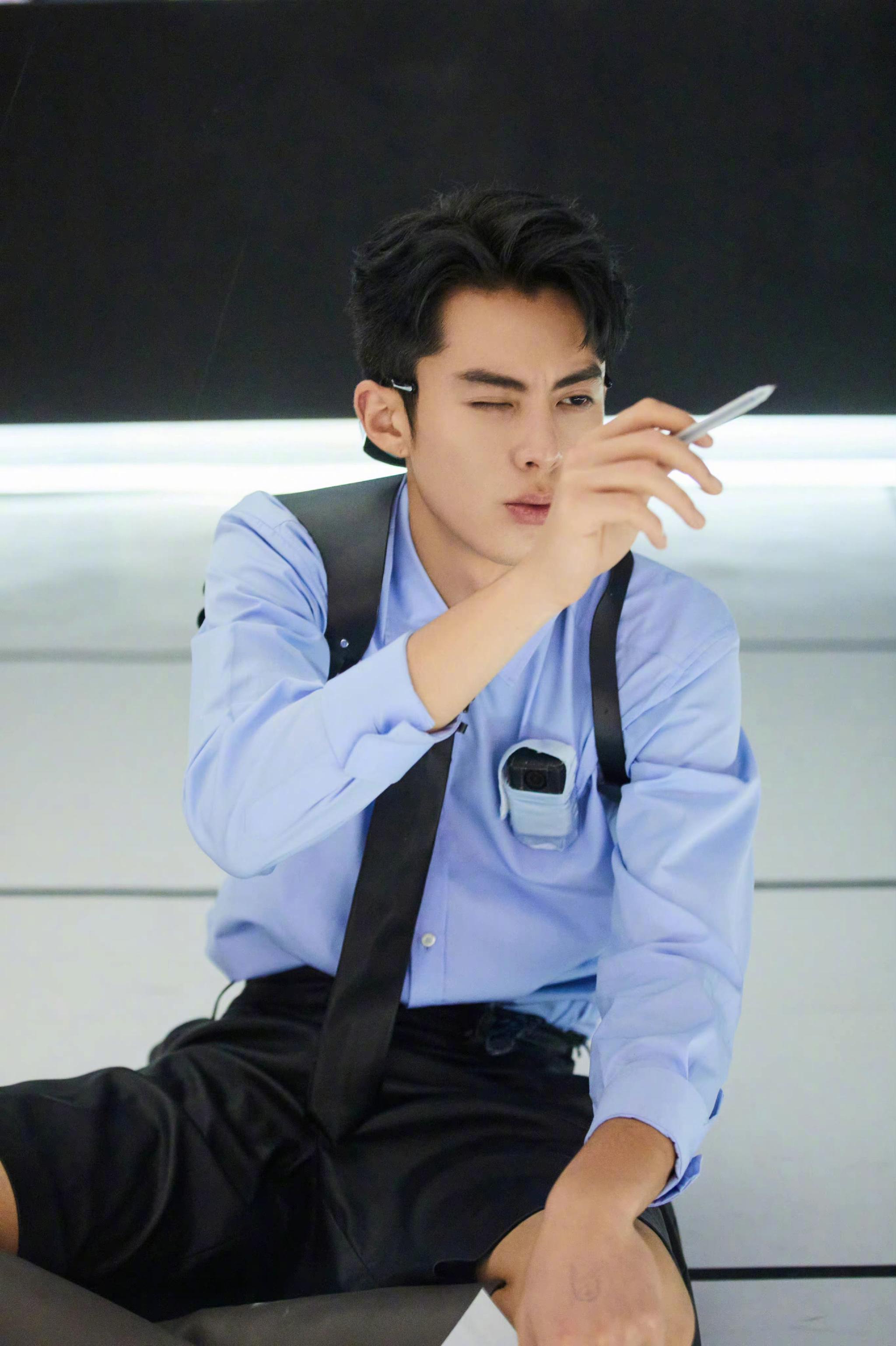 王鹤棣密逃4官宣好帅