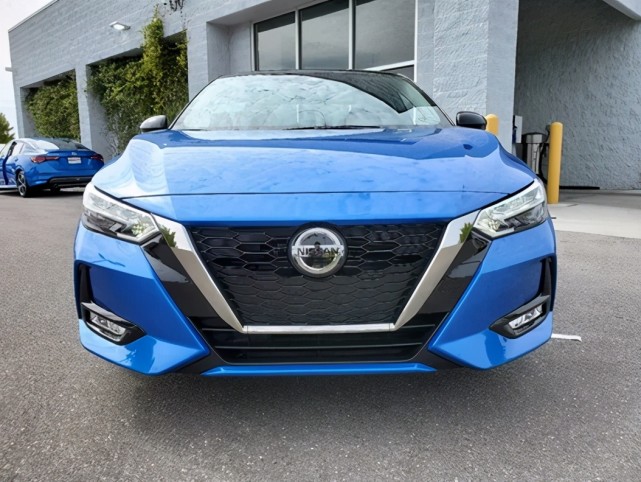 2022款轩逸海外曝光双拼色配鸭舌尾翼运动感十足