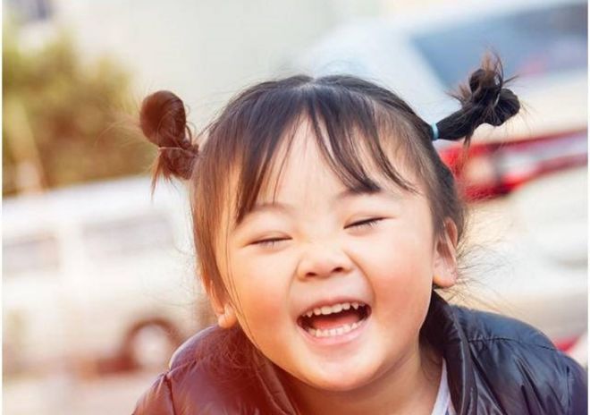 宁做“外卖宝宝”不当留守儿童，带女儿送外卖的男子告诉你什么是富养休闲区蓝鸢梦想 - Www.slyday.coM