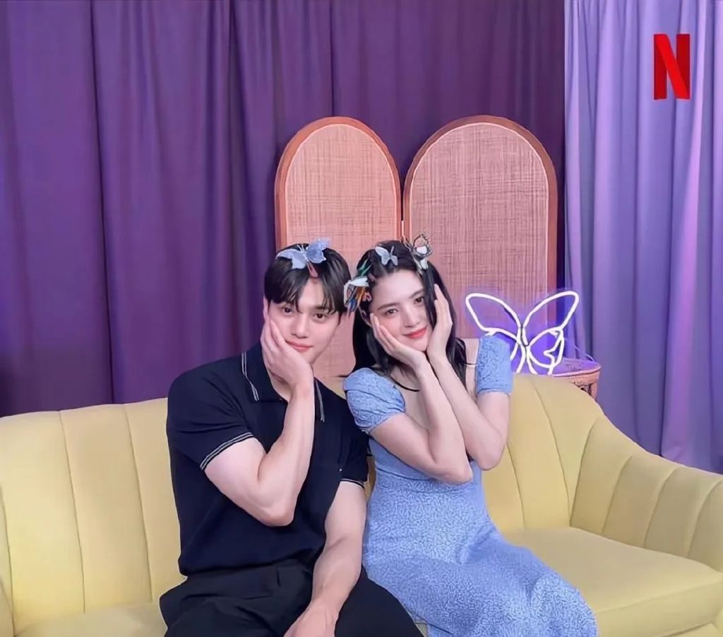 日韩撕漫男审美大pk：冷艳美少年VS荷尔蒙爆棚帅大叔休闲区蓝鸢梦想 - Www.slyday.coM