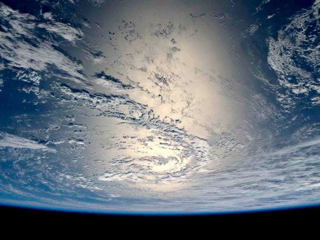 重新处理的"暗淡蓝点":旅行者一号最后一次回望的家园|地球|太阳系