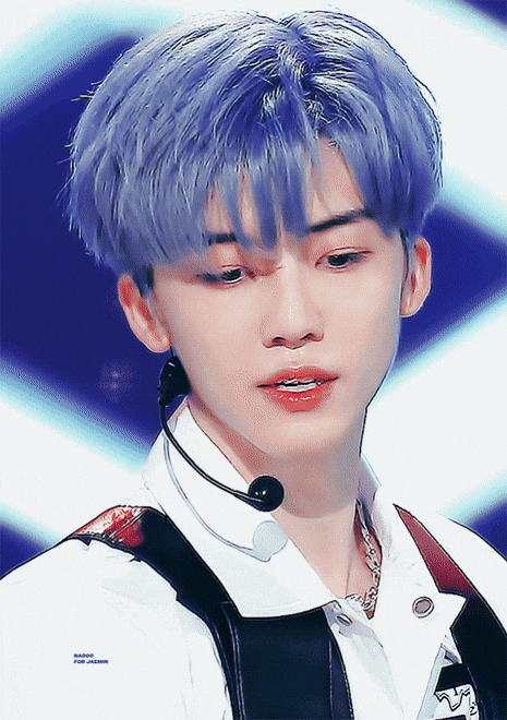 罗渽民这组蓝发造型真的好帅啊漫撕男本男