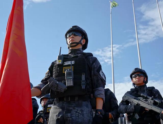 千里追逃，3个多月带回25名逃犯！他把30年时光都奉献在了特警岗位上休闲区蓝鸢梦想 - Www.slyday.coM