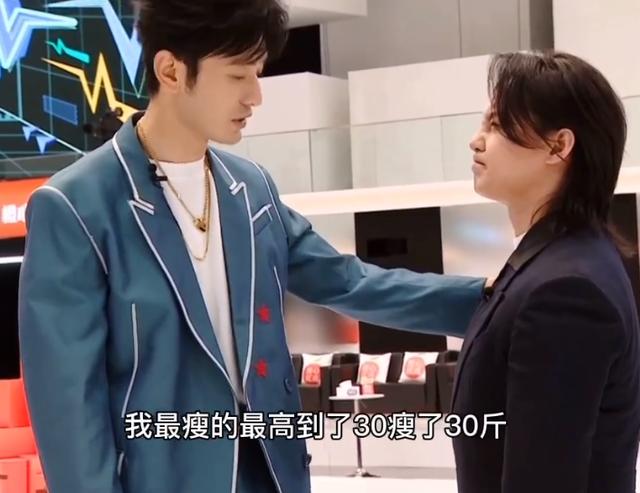 黄晓明出席活动瘦的脱相尹正羡慕又心疼说出的话让人爆笑