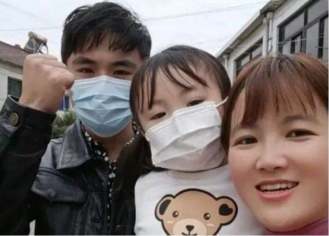 宁做“外卖宝宝”不当留守儿童，带女儿送外卖的男子告诉你什么是富养休闲区蓝鸢梦想 - Www.slyday.coM