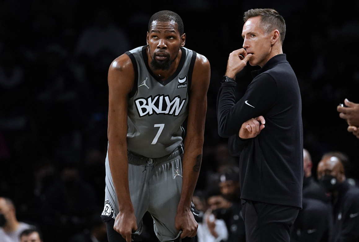 本赛季纳什对于杜兰特的使用还是比较好的,保证上场时间在35分钟左右