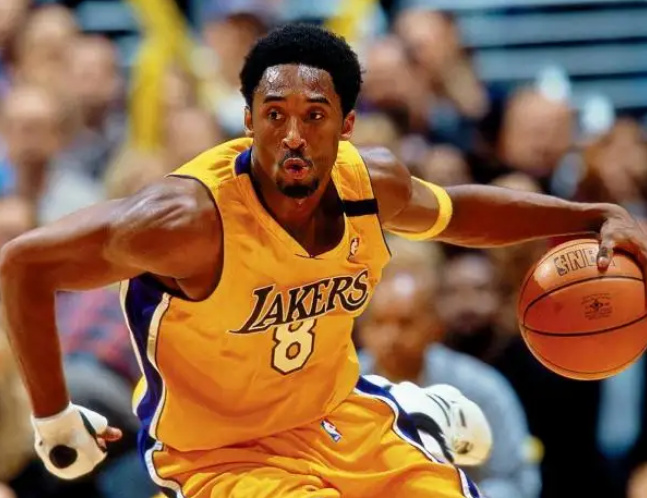 替补2年,三年级场均19分,当年湖人给20岁的科比多大合同?