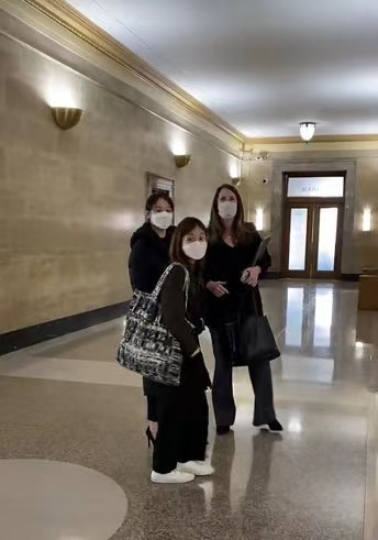 郑爽现身法庭神色憔悴,说辞前后矛盾,法官勒令其做精神鉴定