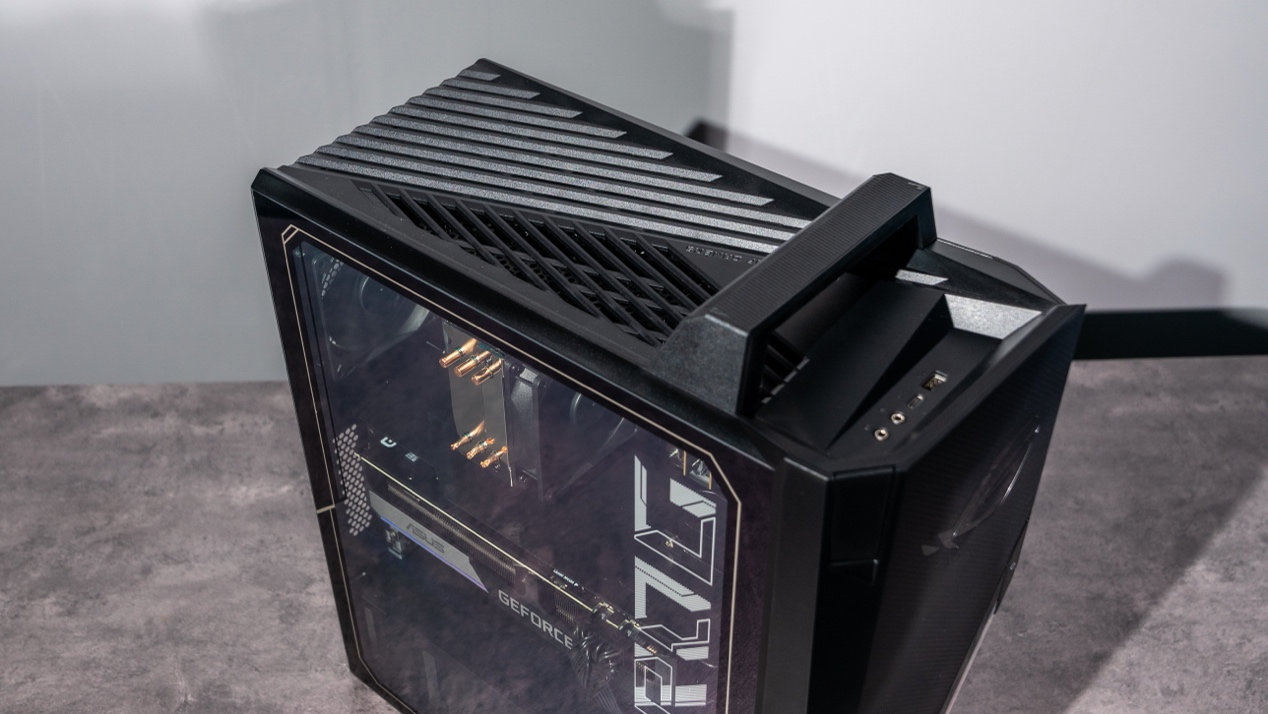 可以直接看到内部元器件即使在没有通电的状态下也洋溢着满满的极客风