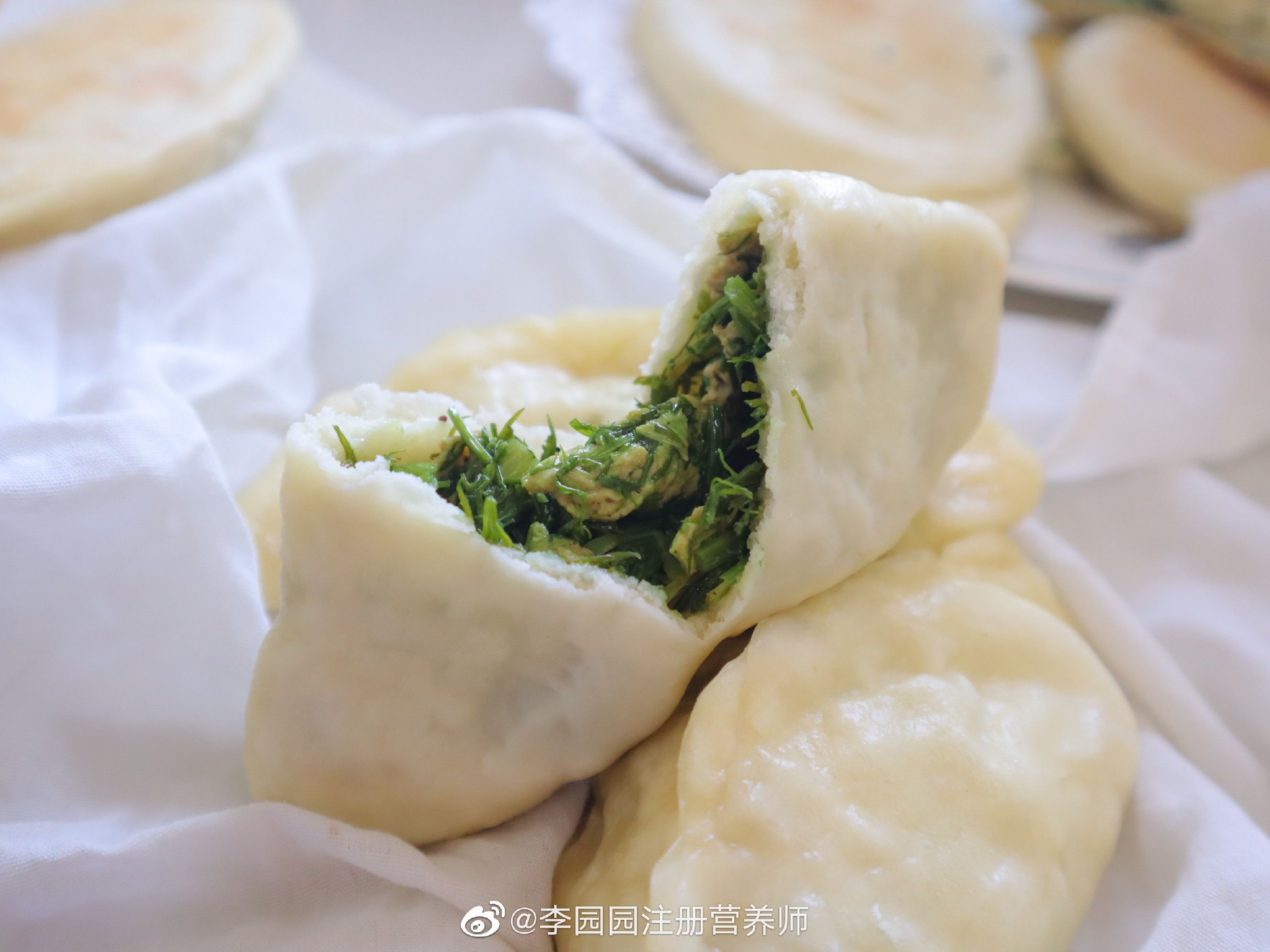 早卡& 茴香苗鸡蛋盒子/包子