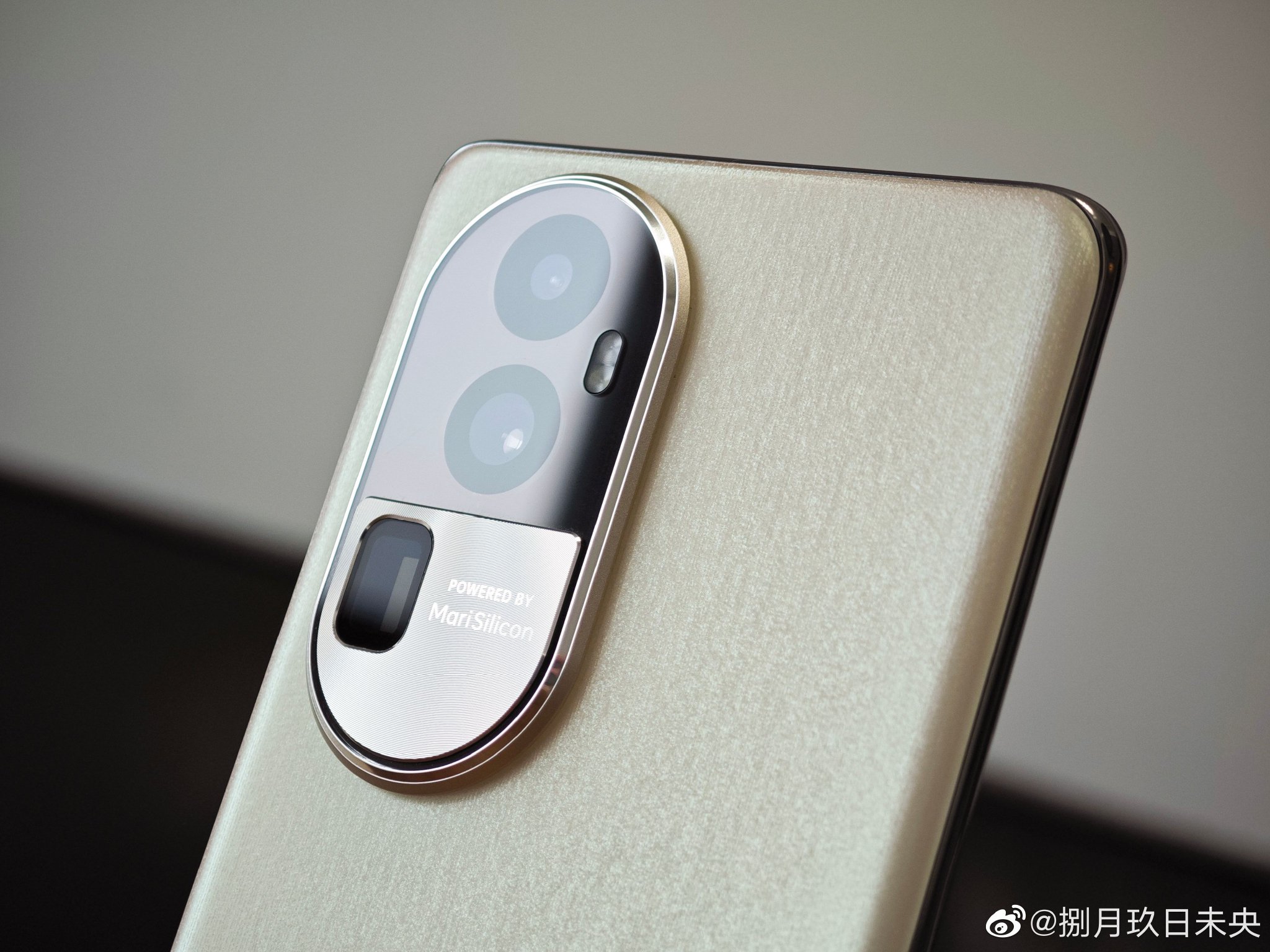 极简开箱|OPPO Reno10 Pro+ 灿烂金|消费数码_新浪新闻