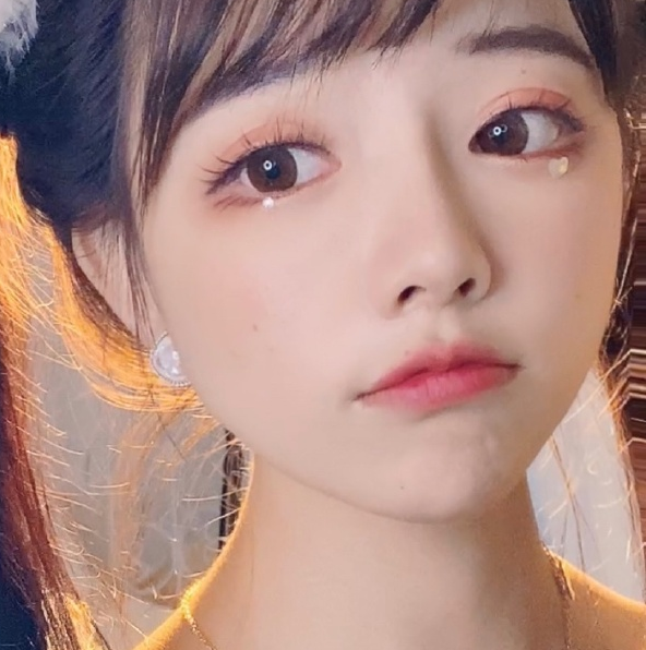 王奕萌开直播,观众人数不足1000人,千万粉丝水分有多大?