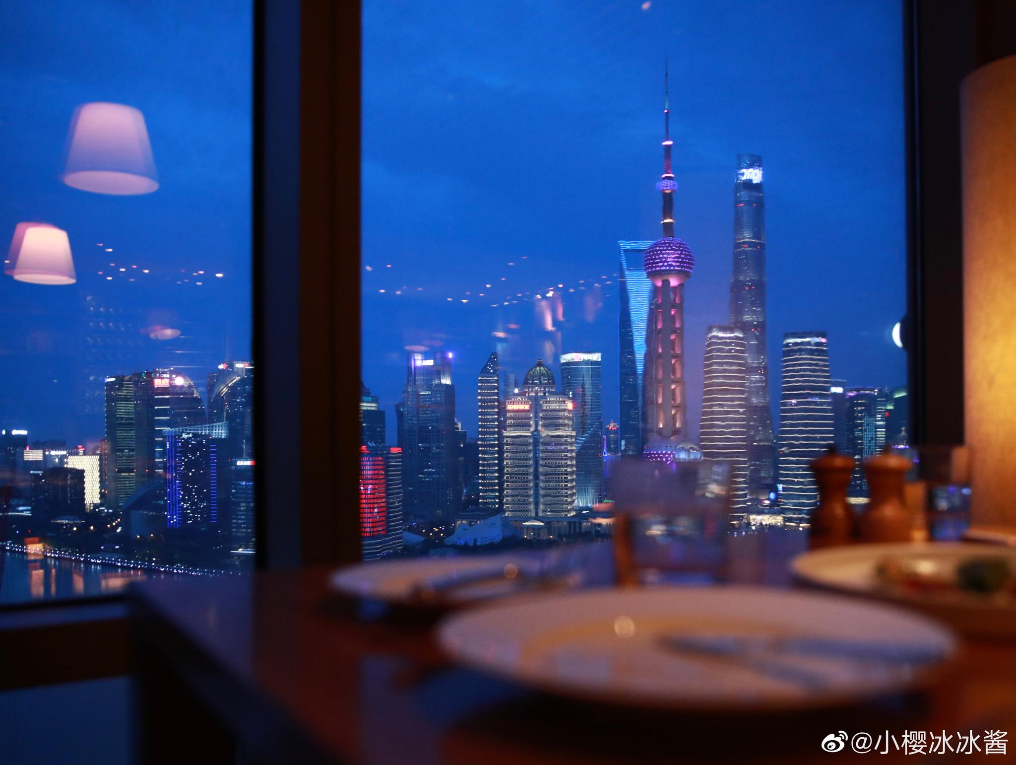 来过上海茂悦酒店才知道什么是最美外滩夜景.晚上七点过后